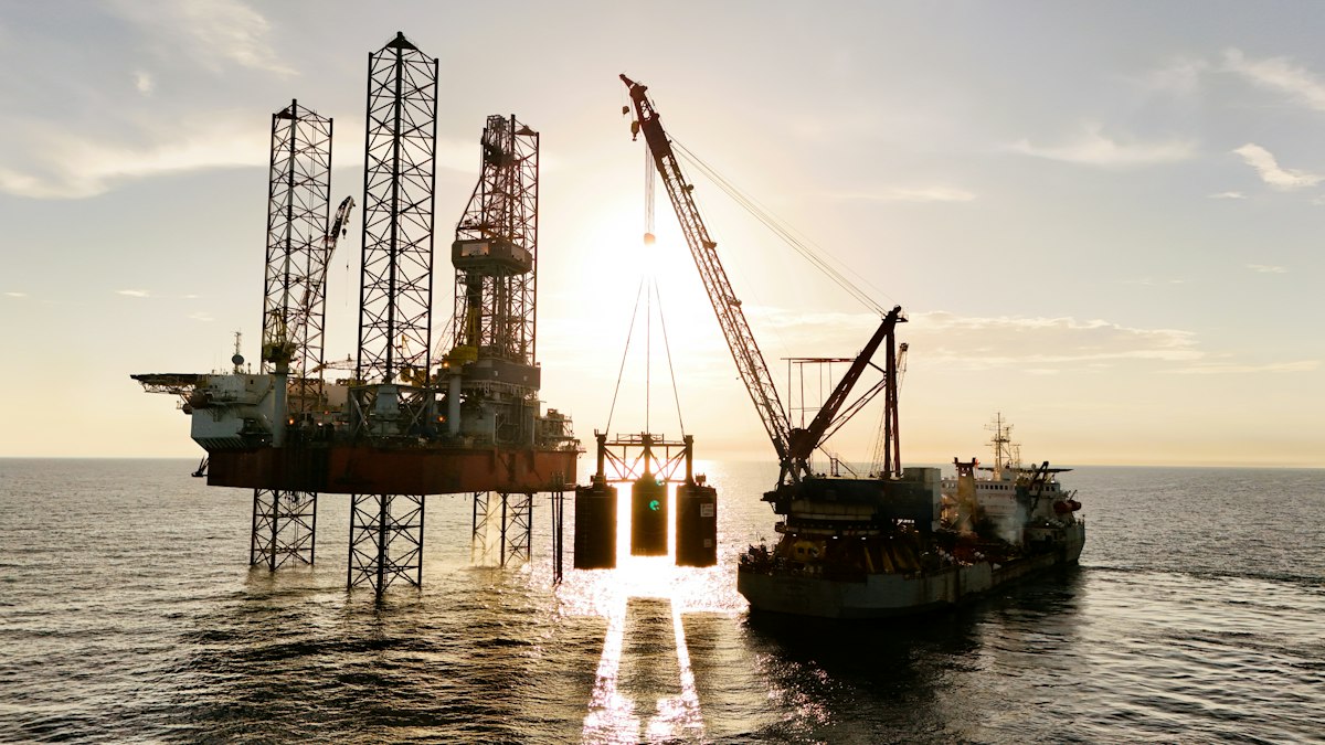 Supply vessel servicing an offshore rig