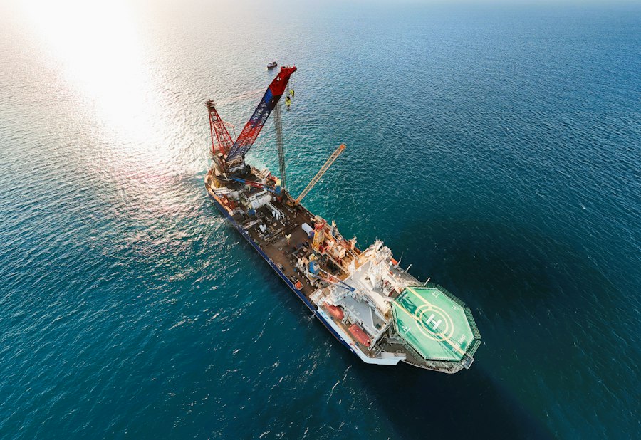 Crane vessel working beside an offshore platform